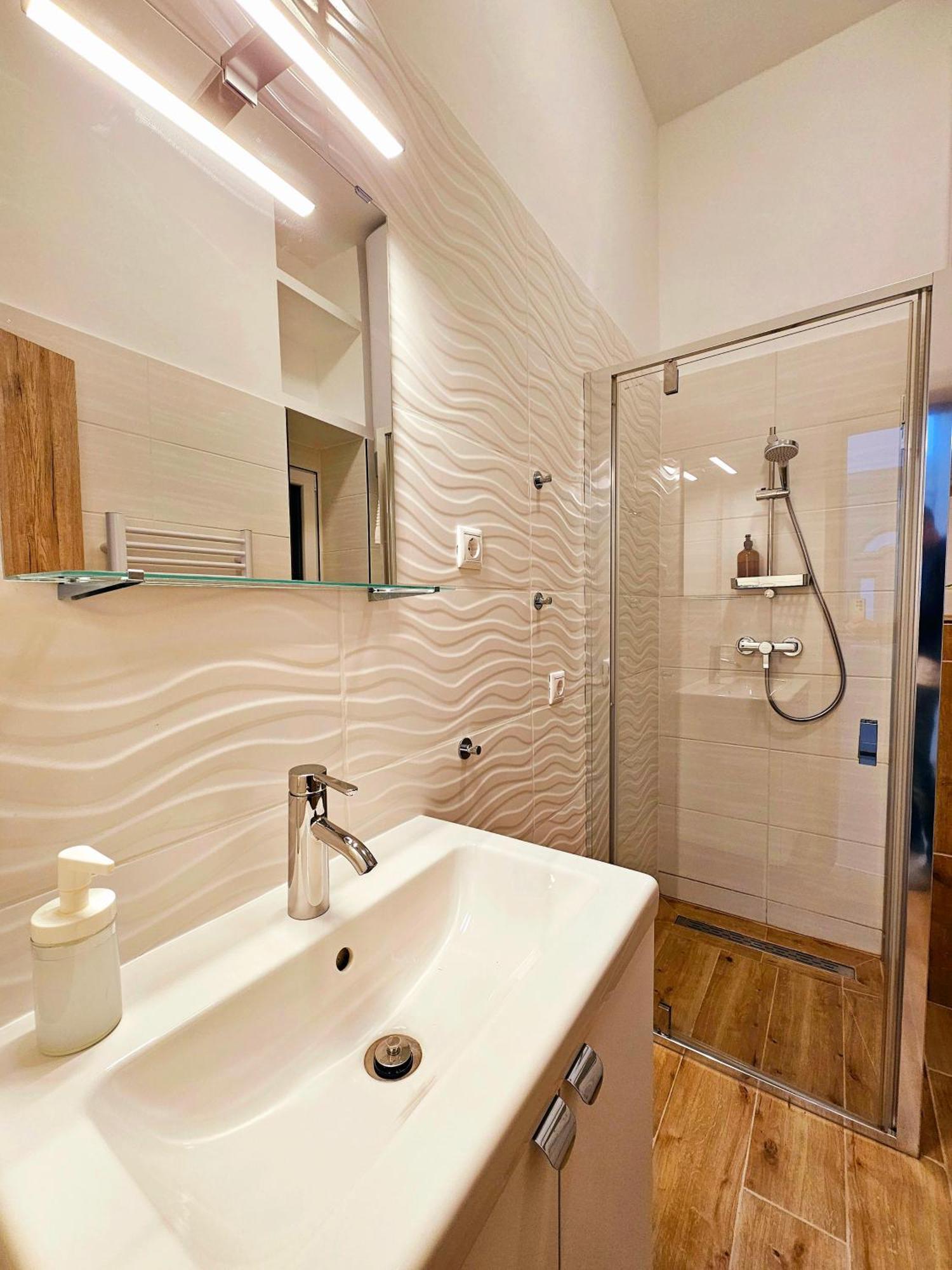 Petibo - Kazinczy 10., A/c, Location Downtown * Budapest