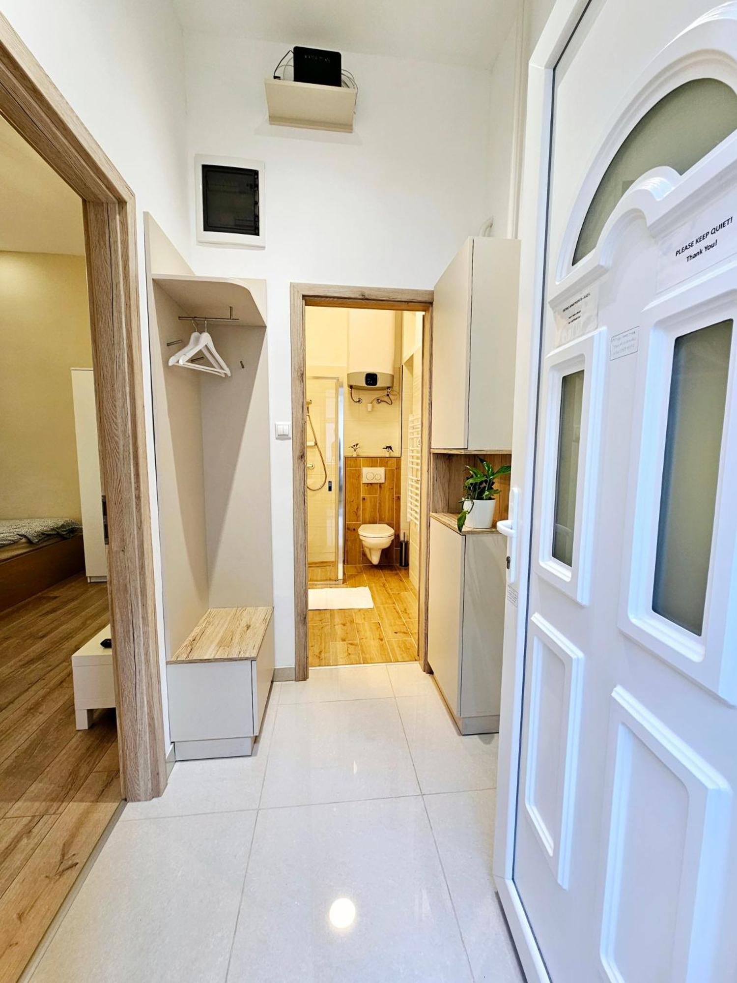 Petibo - Kazinczy 10., A/c, Location Downtown
