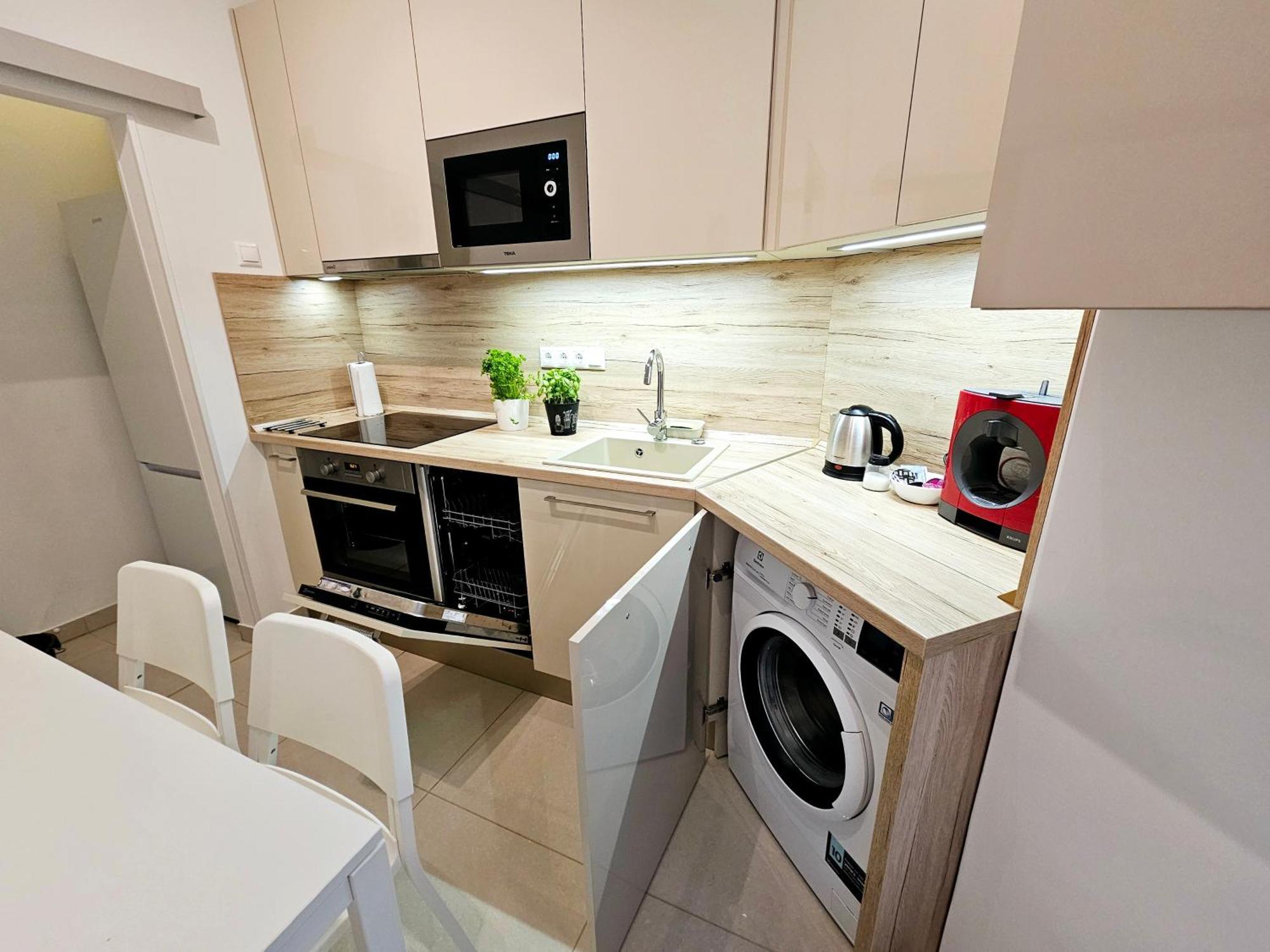 Petibo - Kazinczy 10., A/c, Location Downtown Apartment *
