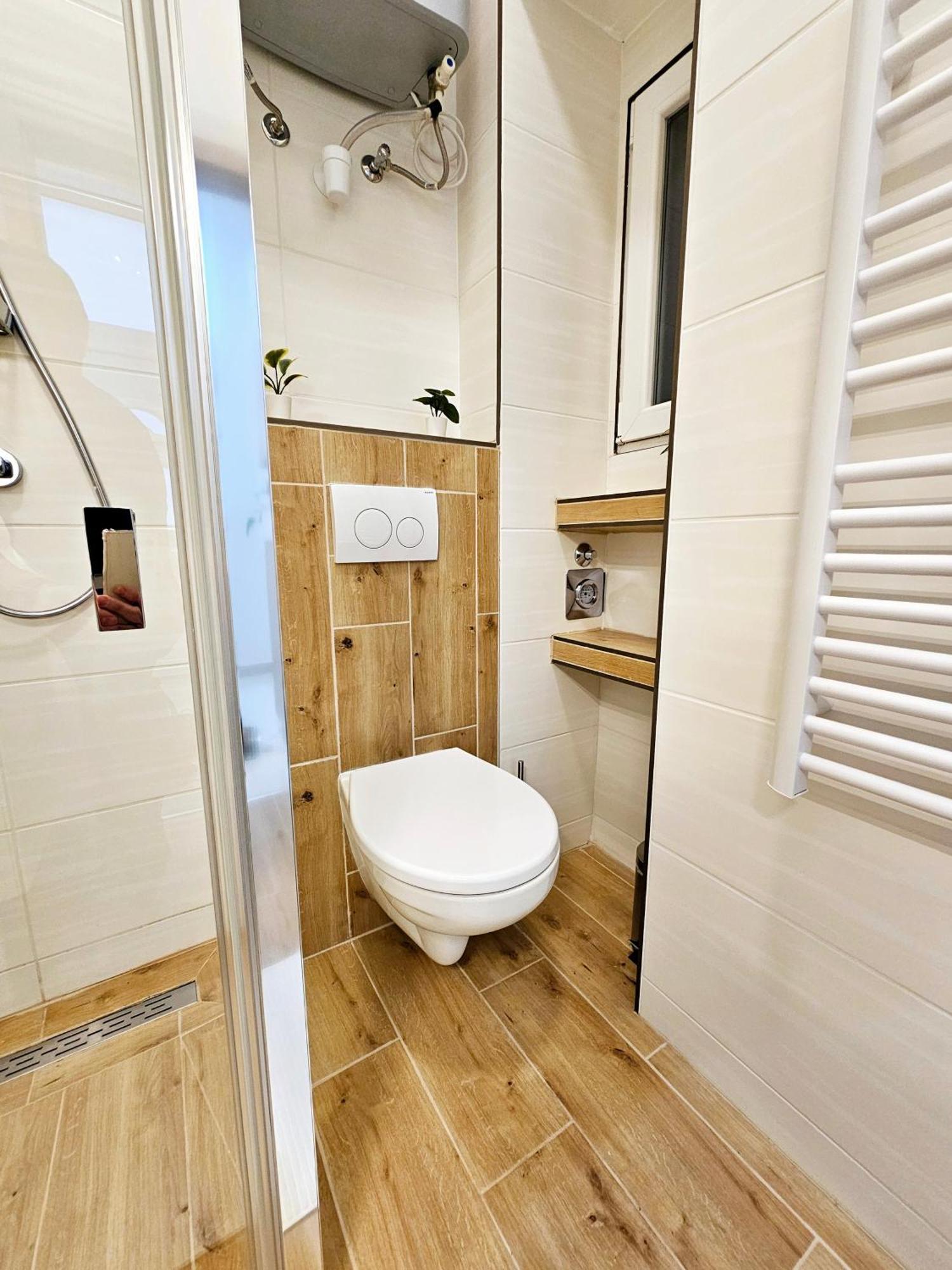 Petibo - Kazinczy 10., A/c, Location Downtown Budapest